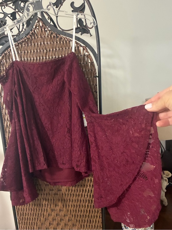 Laundry By Shelli Segal Dresses & Skirts - Laundry By Shelli Segal Burgundy Off the Shoulders Blouse